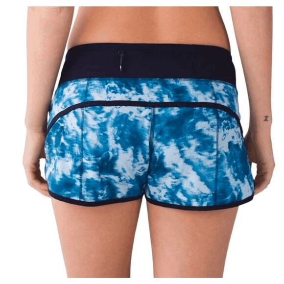 LULULEMON ATHLETICA Speed Short '4-Way Stretch 2.5" Size 4 - Picture 1 of 5